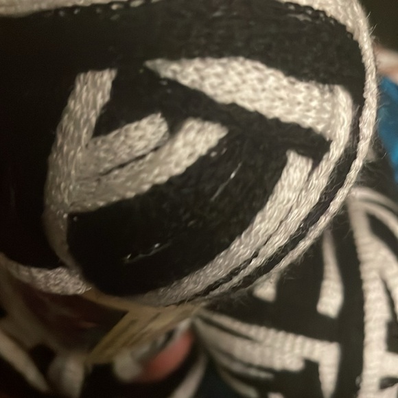 Yarn - Picture 3 of 6